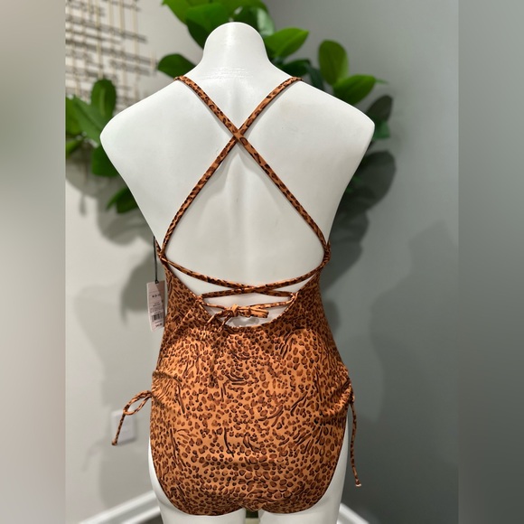 NEW Shade and Shore Women's Side-Tie Plunge One Piece Swimsuit Medium (8-10) - Picture 3 of 9